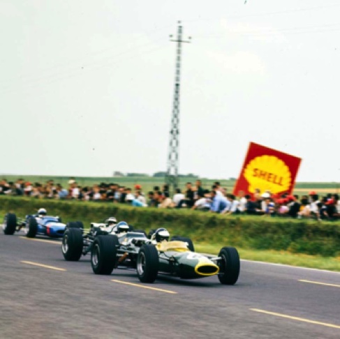 Reims 1967 : Jacky Ickx en embuscade derrière Jimmy
Contribution Prenois51 du Forum Autodiva Reims 1967 : Jacky Ickx en embuscade derrière Jimmy
Contribution Prenois51 du Forum Autodiva